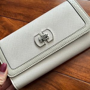 White Guess Wallet - Great Condition